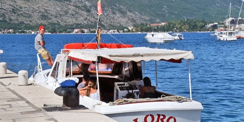 taxi boat